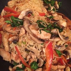 A picture of Chicken Stir Fry.