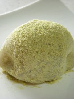 A picture of Microwaved Uguisu-Mochi.