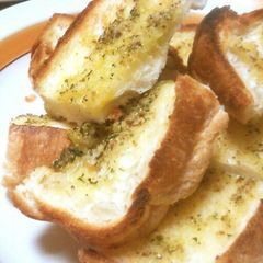 A picture of Very Easy Garlic Toast.