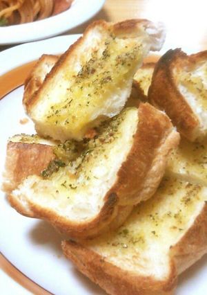 A picture of Very Easy Garlic Toast.
