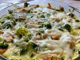 Запіканка з куркою, броколі і черемшею