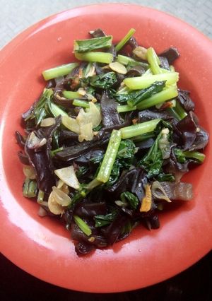 Foto resep Tumis sawi jamur kuping pedas
