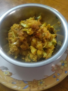 காலிஃபிளவர் பொட்டேட்டோ பொரியல்(Cauliflower Potato  curry recipe in Tamil) செய்முறை முக்கிய புகைப்படம்