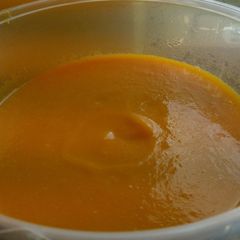 A picture of Creamy Carrot & Coriander Soup 360 ml portion 132cal bowl.