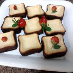 A picture of Ladybirds Mini Baked Cheese Cakes.