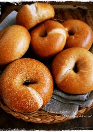A picture of Wheat Bran and Walnut Bagels.