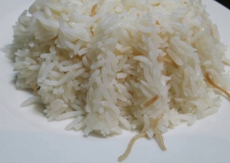 أرز ابيض مع الشعيرية