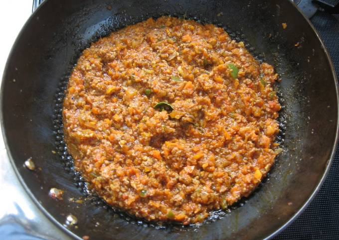 Easy Spaghetti Bolognese Sauce made with a Food Processor