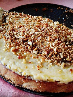 Una foto de Tarta de queso y turrón