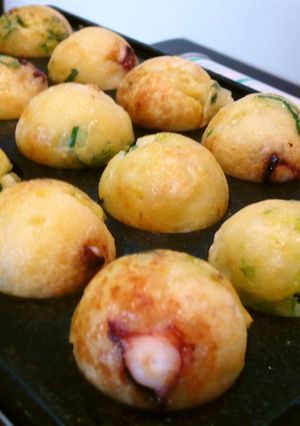A picture of Crispy and Soft [Osaka Style] Takoyaki.