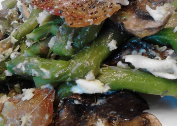 Egg topped Bacon Mushroom Aspargas