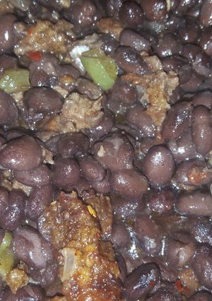 A picture of Spicy black beans with meat.