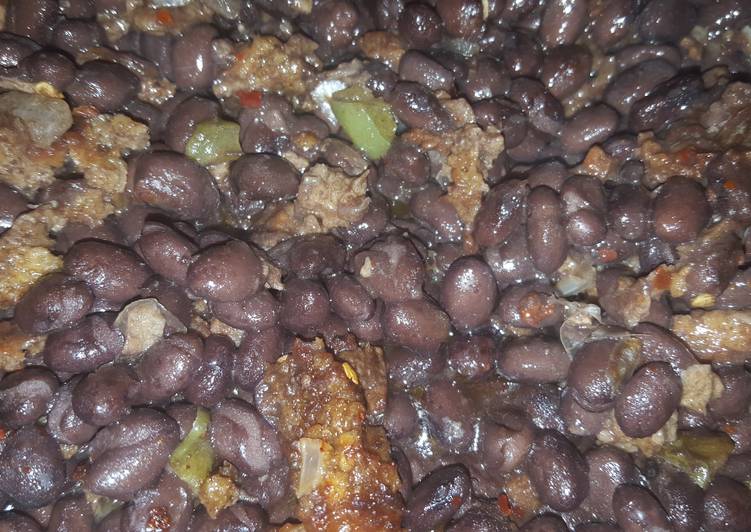 Recipe of Quick Spicy black beans with meat