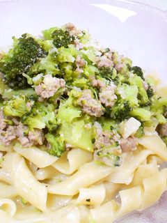 A picture of Broccoli and Chicken Soup Pasta.