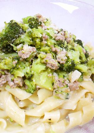 A picture of Broccoli and Chicken Soup Pasta.