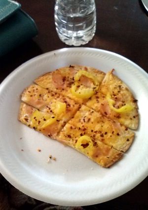 A picture of pizza cheesebread.