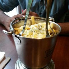 A picture of Cheesy Fries.