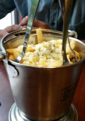 A picture of Cheesy Fries.
