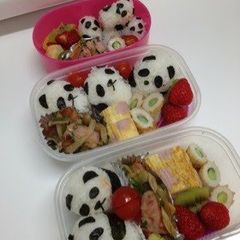 Easy Panda Onigiri (Rice Balls) Character Bento A picture of Easy Panda Onigiri (Rice Balls) Character Bento.