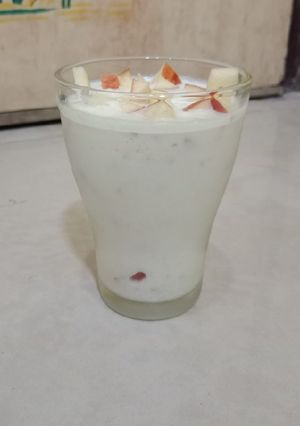એપ્પલ મિલ્ક શેક(Apple Milk Shake Recipe in Gujarati) રેસીપી મુખ્ય ફોટો
