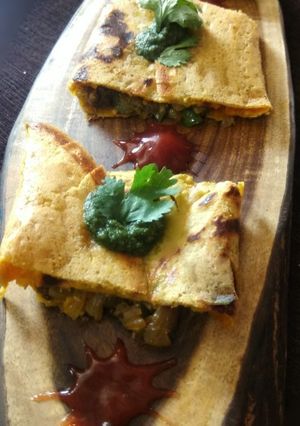 A picture of Paneer bhurji stuffed besan chilla.