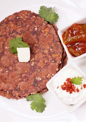 રાગી વેજીટેબલ પરાઠા(Ragi vegetable paratha recipe in gujarati) રેસીપી મુખ્ય ફોટો