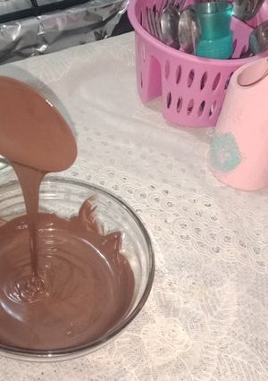 صورة لوصفة تسيح الشوكولاته بدون حمام مائي او ميكروويف