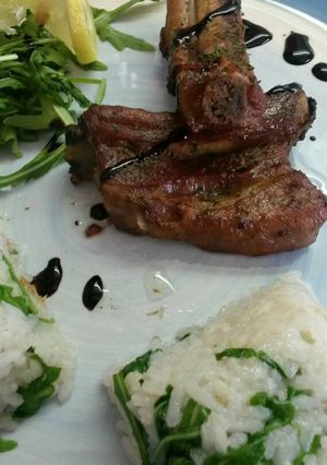 Sült oldalas ruccolás rizzsel recept fotója