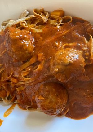 Una foto de Pastas caseras con albóndigas