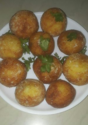 A picture of Chicken ball with mayo and corn👌👌😋.