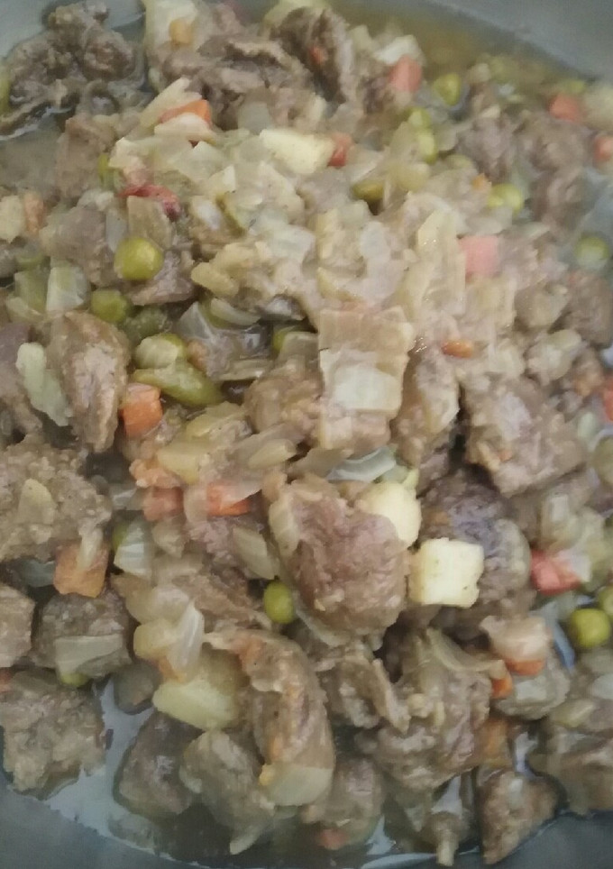 Una foto de Carne de ternera con macedonia