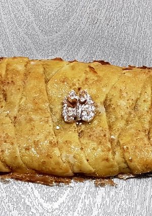 Una foto de Trenza Roquefort y queso fresco con Nueces y Chutney de Fresas