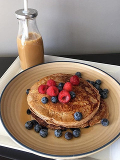 Una foto de Tortitas de avena y plátano