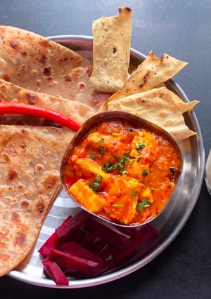 કાશ્મીરી ટામેટાં પનીર (Kashmiri Tomato Paneer Recipe In Gujarati) રેસીપી મુખ્ય ફોટો