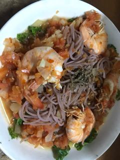 Hình của món Bún gạo lứt trộn tôm sốt cà chua.