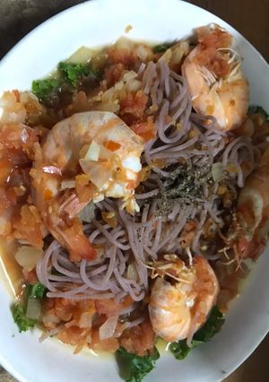 Hình của món Bún gạo lứt trộn tôm sốt cà chua.
