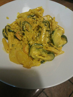 Una foto de Pasta con salsa de curry
