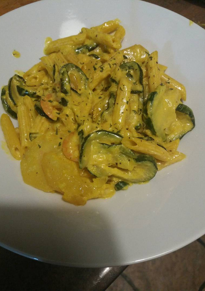 Una foto de Pasta con salsa de curry
