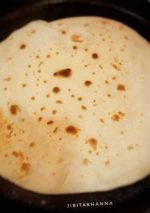 A picture of Homemade Roti/ Chapati/ Phulka.