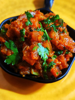 लातूर-वडवळ स्पेशल टोमॅटो चटणी (tomato chutney recipe in marathi) रेसिपी चे मुख्य फोटो