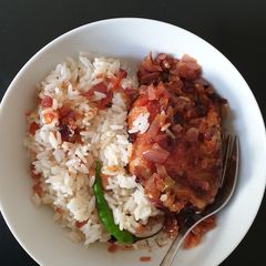 A picture of Crispy onion chicken thighs.