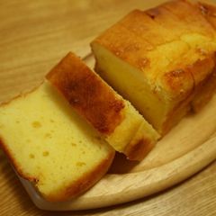 A picture of Cheesecake Yogurt Cake.