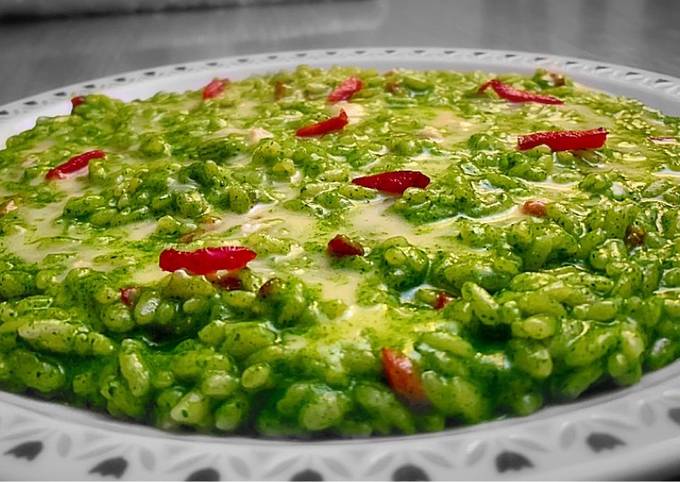 Ricetta di Fatto in casa super veloce Risotto agli spinaci, fonduta al gorgonzola e speck 🥬 🫕 🥓