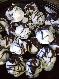 A picture of Oreo Truffles.