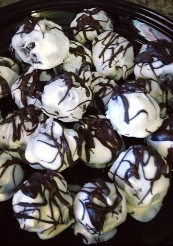 A picture of Oreo Truffles.