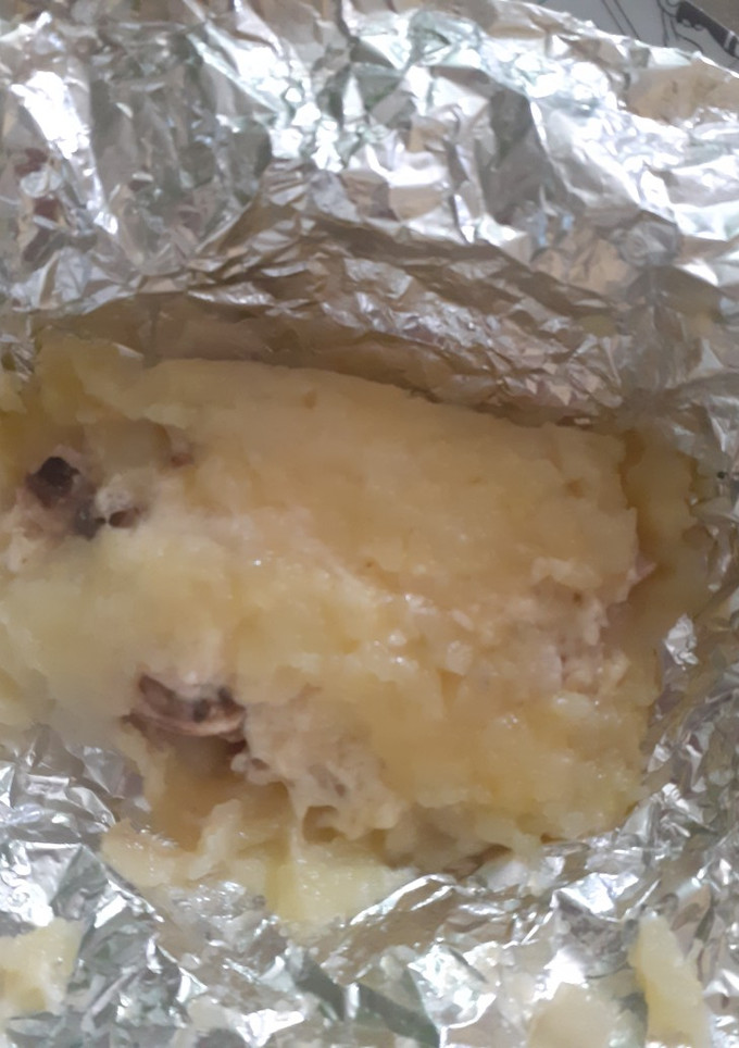 Una foto de Papa rellena de pollo y champiñones