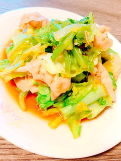A picture of Stir-Fried Pork Shabu-Shabu and Cabbage with Worcestershire Sauce.