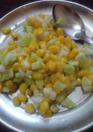 कॉर्न सलाद (corn salad recipe in Hindi) रेसिपी मुख्य फोटो