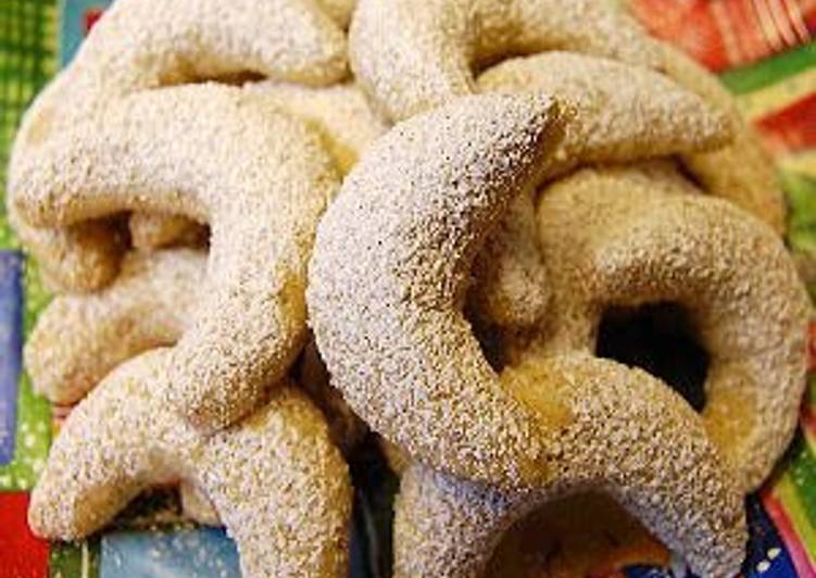 Step-by-Step Guide to Prepare Award-winning Vanillekipferl German Sweets