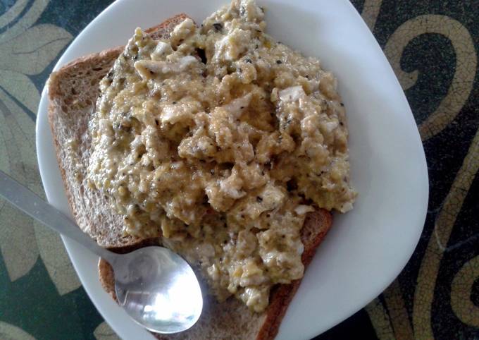 Scrambled eggs with whole grain toast